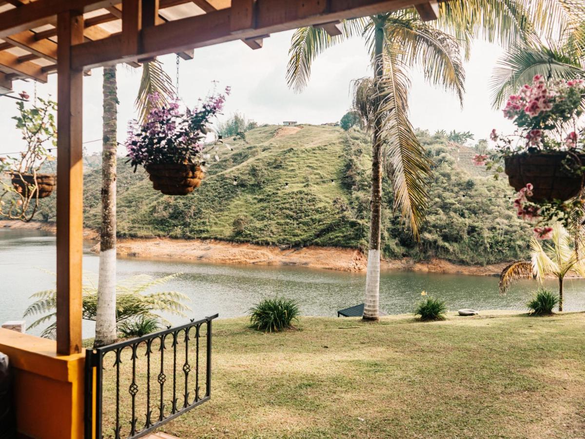 Volare Guatape Isla Hostel Bagian luar foto