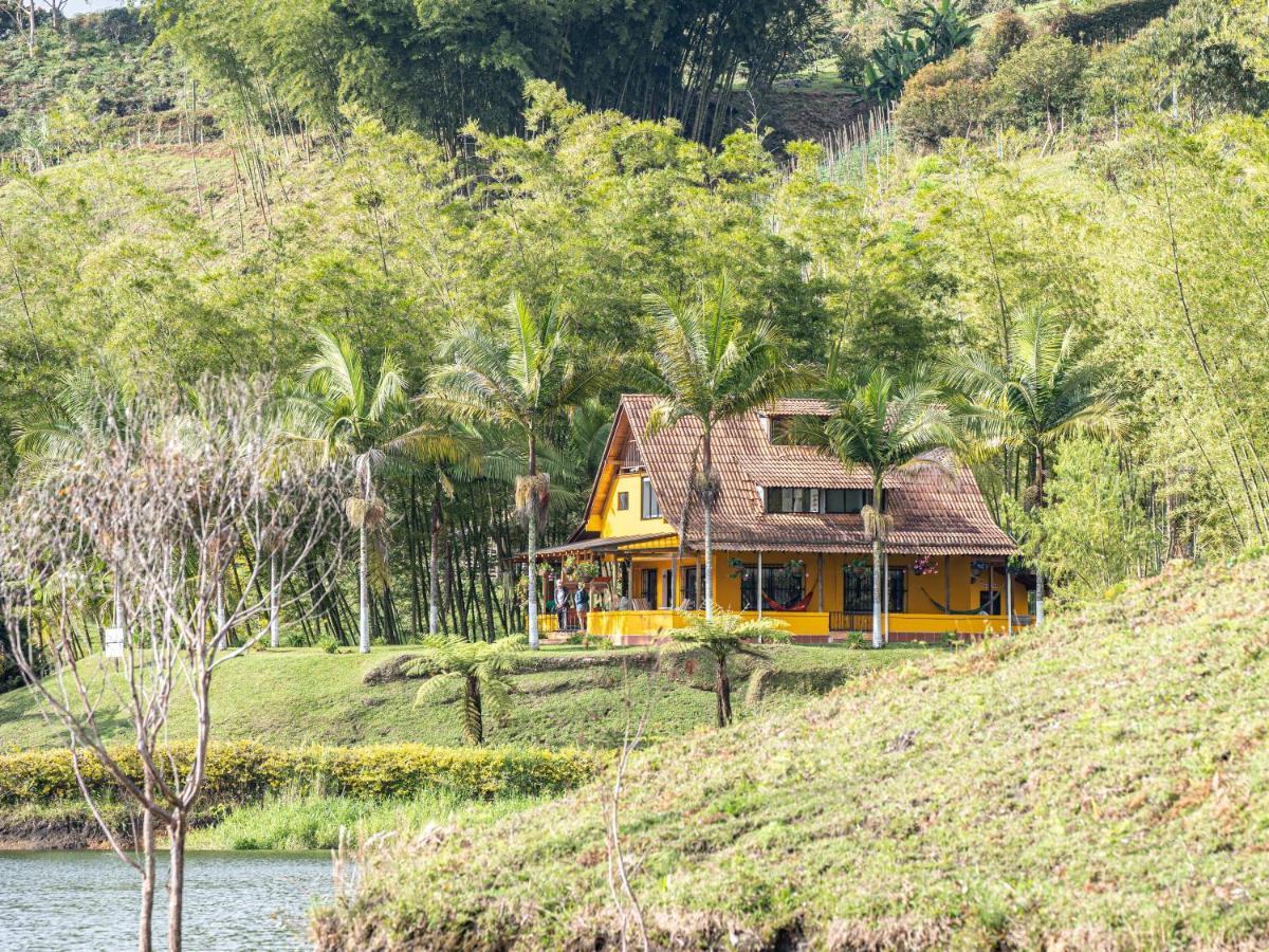 Volare Guatape Isla Hostel Bagian luar foto