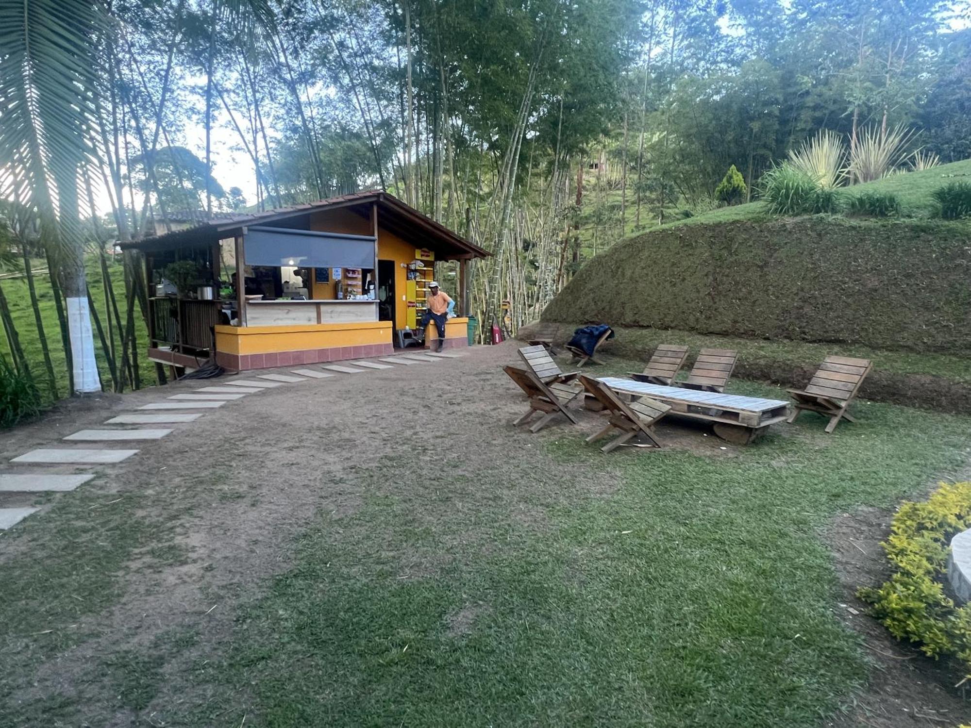 Volare Guatape Isla Hostel Bagian luar foto