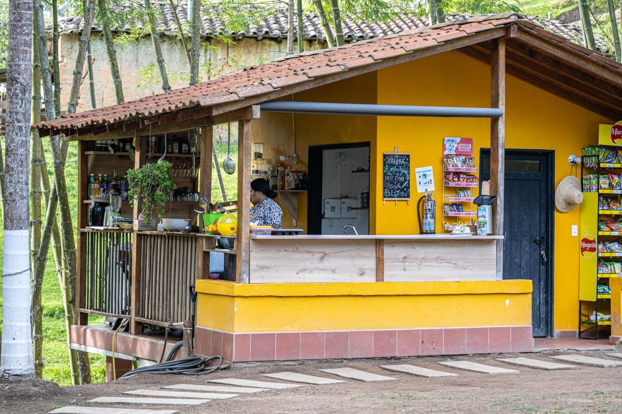 Volare Guatape Isla Hostel Bagian luar foto