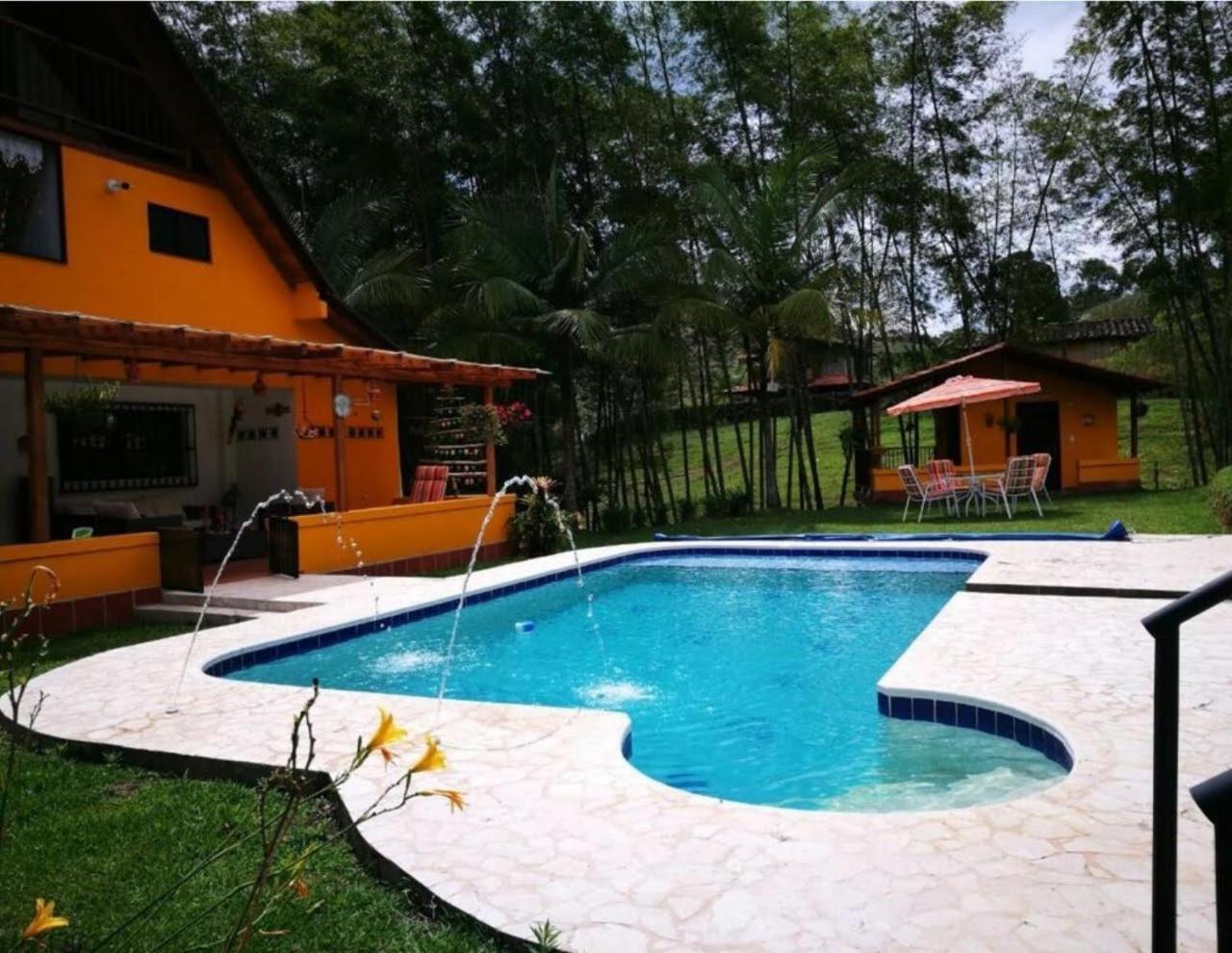 Volare Guatape Isla Hostel Bagian luar foto